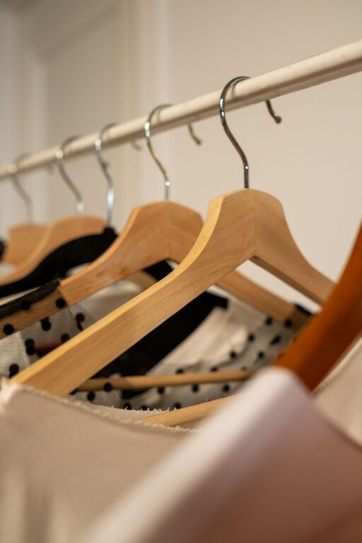 How to Build a Basic Capsule Wardrobe